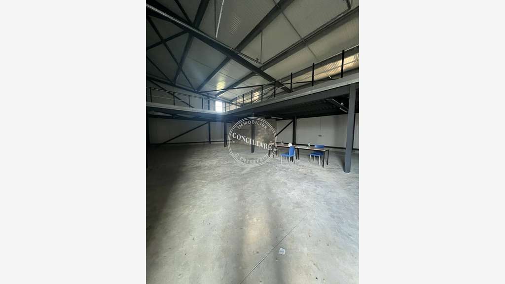 Vente entrepôt 730m² au Sud Est de Toulouse