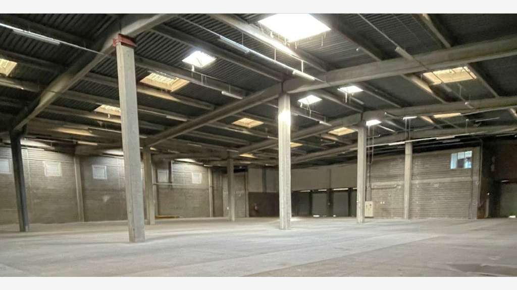 Entrepôt 9000m² investisseur utilisateur A6