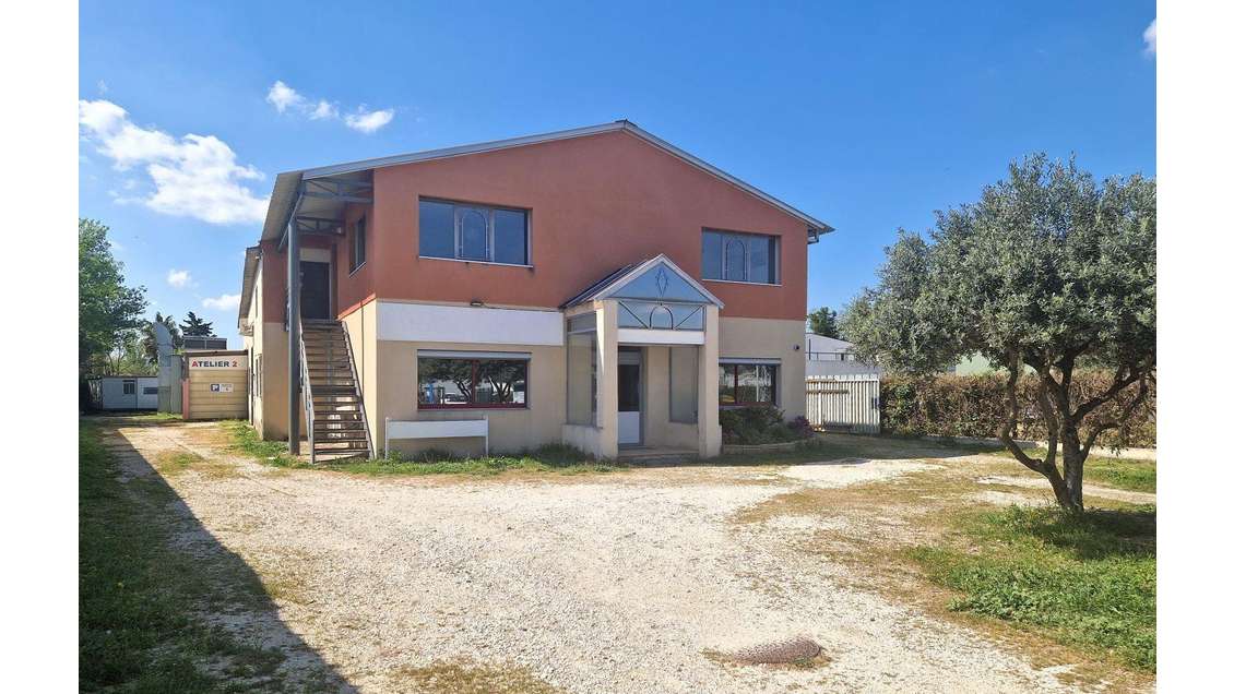 AV bâtiment industriel 781m² Zone Courtine Avignon