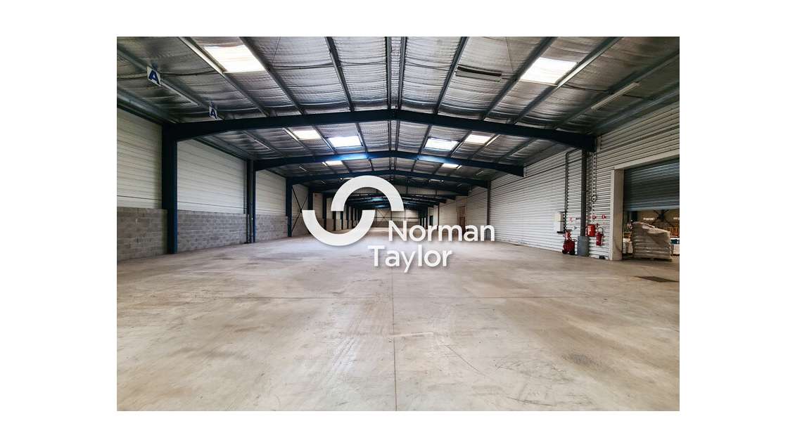Vente entrepôt logistique 2752m² à Béziers A9/A75
