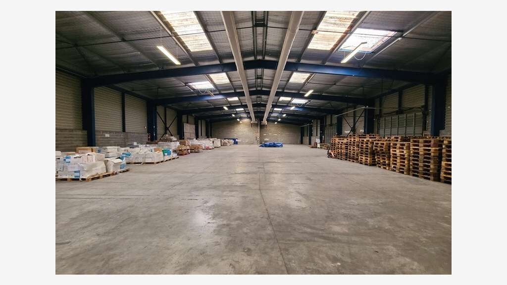 Vente entrepôt logistique 2752m² à Béziers A9/A75