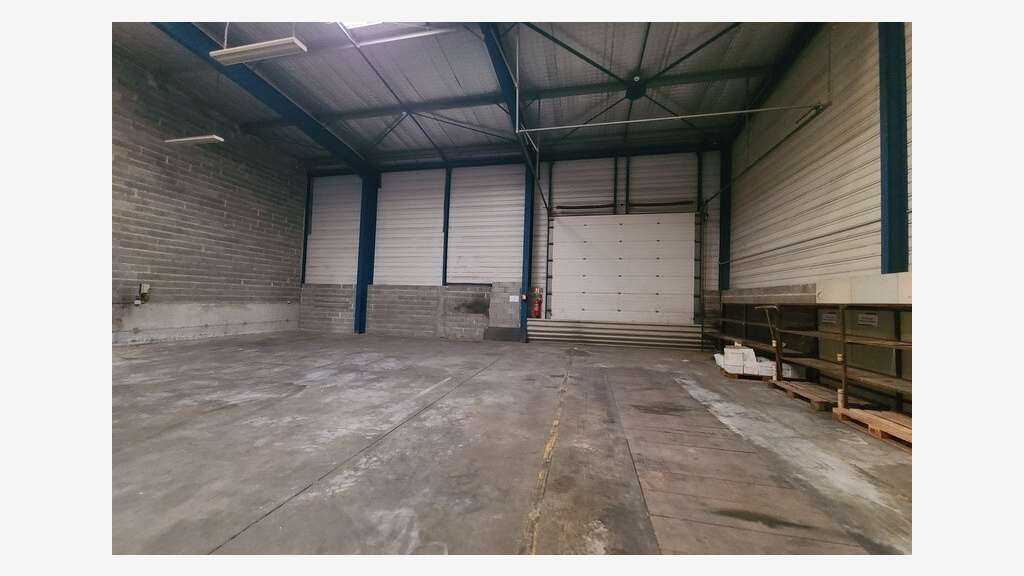 Vente entrepôt logistique 2752m² à Béziers A9/A75
