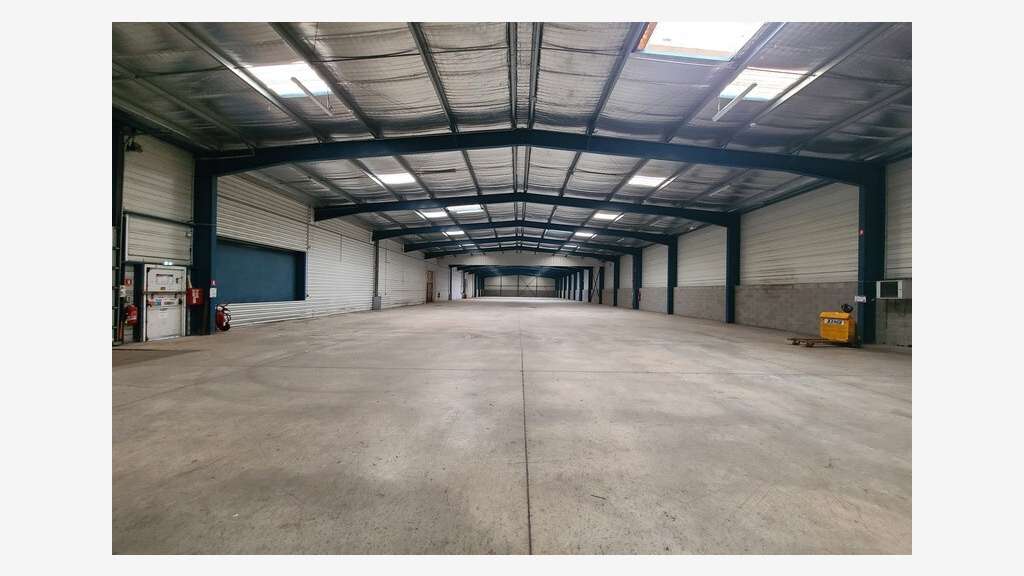 Vente entrepôt logistique 2752m² à Béziers A9/A75