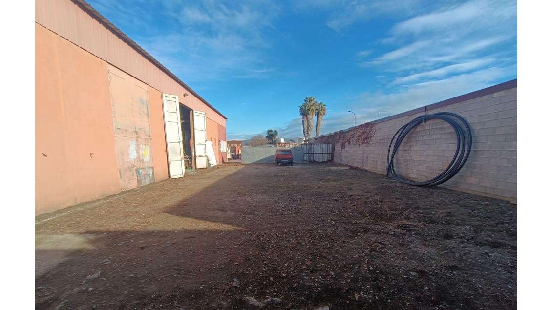 Vente hangar 325m² à Canet en Roussillon