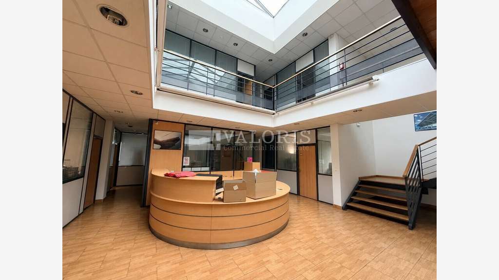 Entrepôt logistique 3207m² à vendre à Chaponost