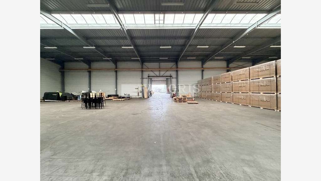 Entrepôt logistique 3207m² à vendre à Chaponost