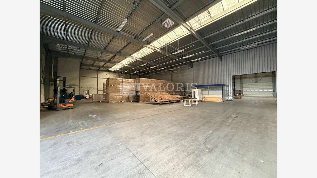 Entrepôt logistique 3207m² à vendre à Chaponost