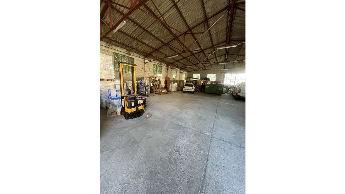 Vente entrepôt 450m² à Lons-le-Saunier