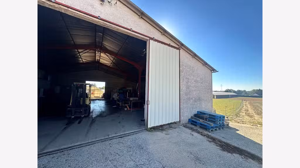 Entrepôt 410m² et stockage à vendre à Louhans