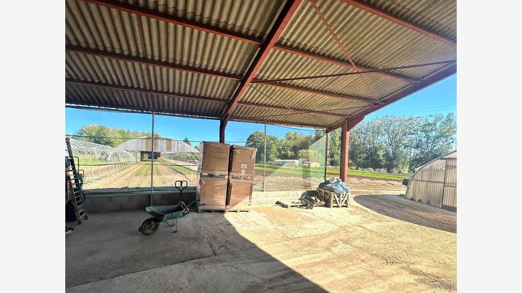 Entrepôt 410m² et stockage à vendre à Louhans