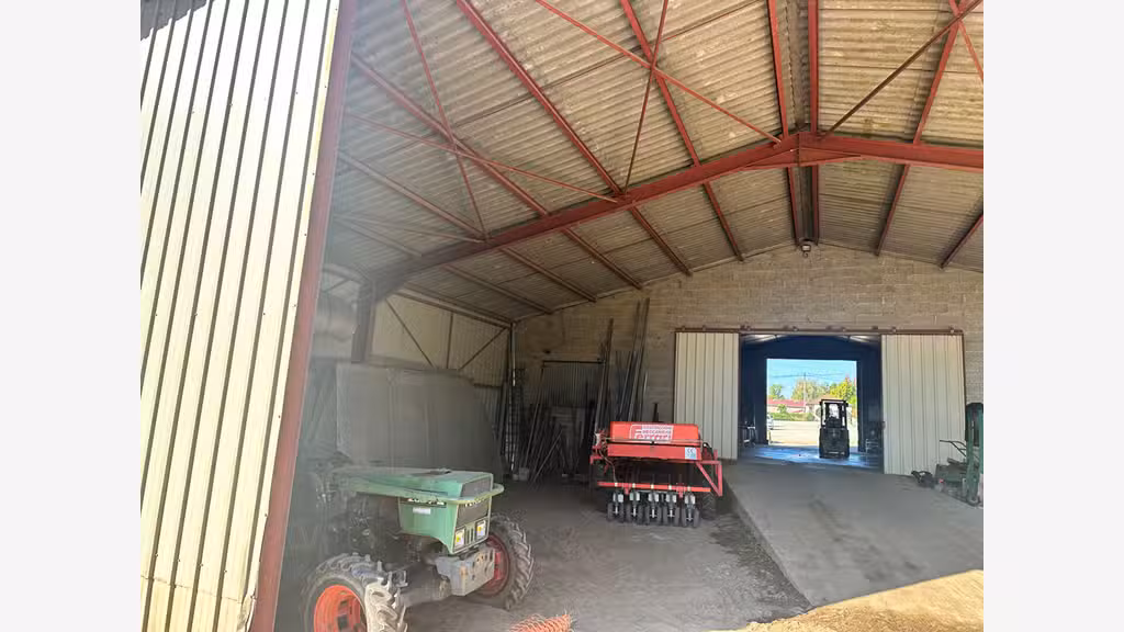 Entrepôt 410m² et stockage à vendre à Louhans