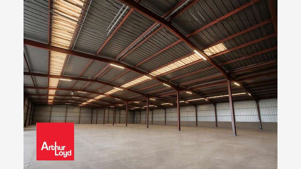 A vendre entrepôt 7100m² sur 2 ha agglo Chartres 
