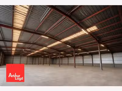 A vendre entrepôt 7100m² sur 2 ha agglo Chartres 