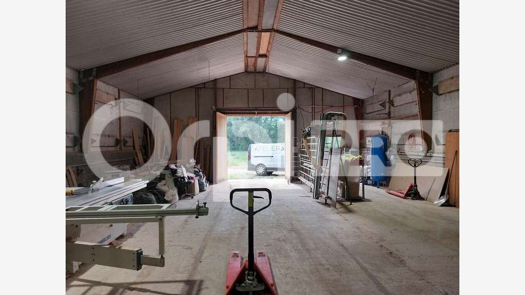 Entrepôt 650m² à vendre à Oraison vallée de l'Asse