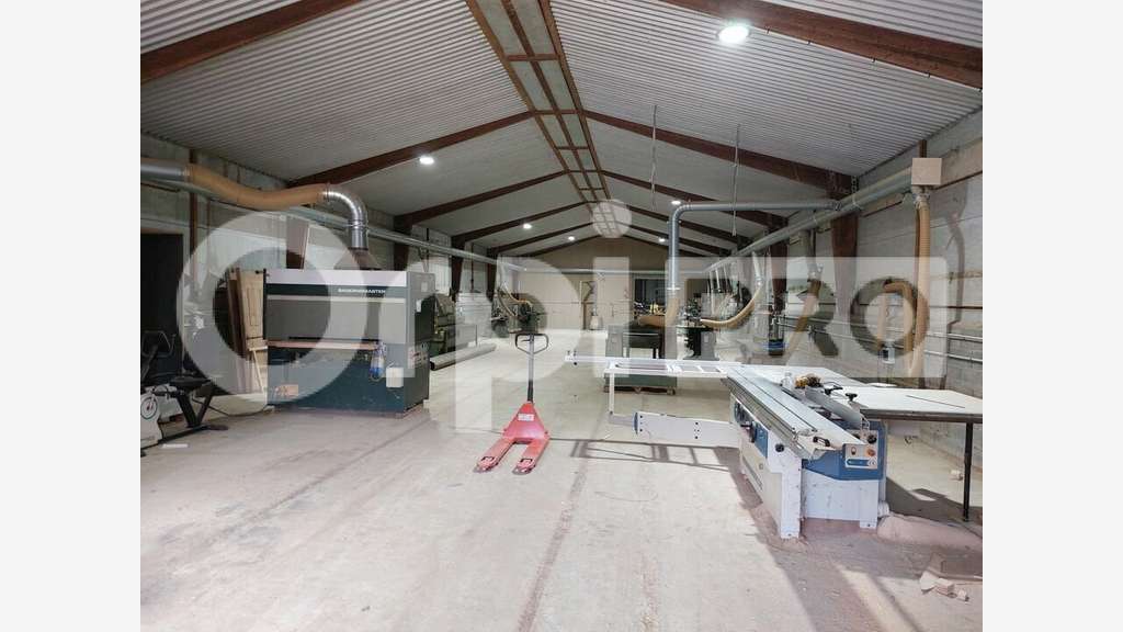 Entrepôt 650m² à vendre à Oraison vallée de l'Asse