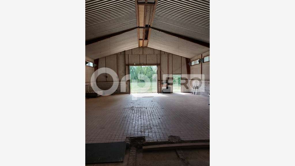 Entrepôt 650m² à vendre à Oraison vallée de l'Asse