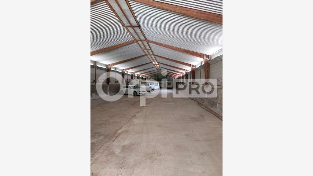 Entrepôt 650m² à vendre à Oraison vallée de l'Asse