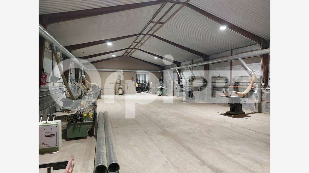 Entrepôt 650m² à vendre à Oraison vallée de l'Asse
