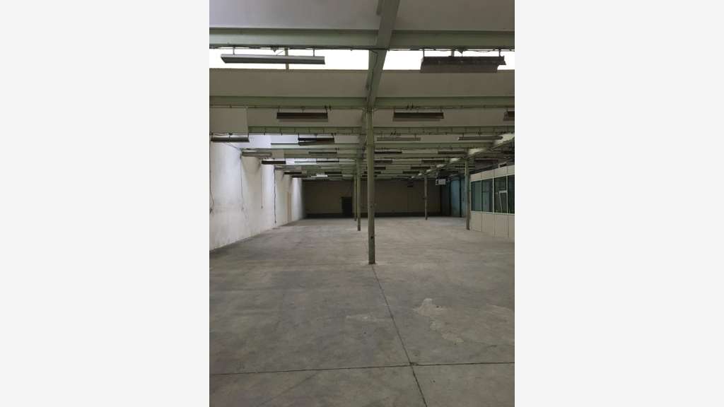 À vendre entrepôt en bon état 1010m² à Roubaix 