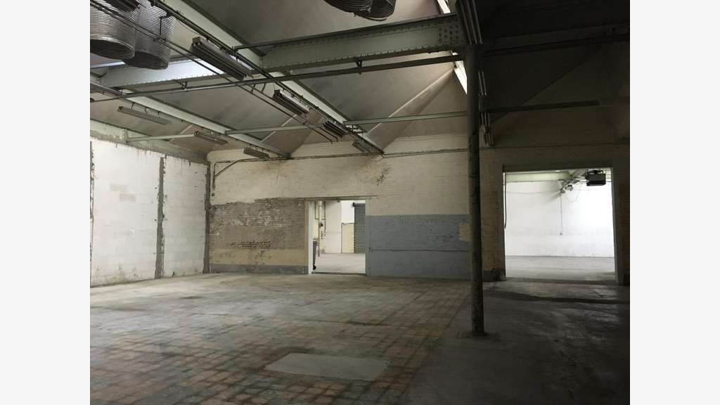 À vendre entrepôt en bon état 1010m² à Roubaix 