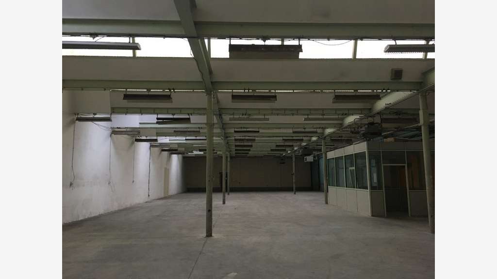 À vendre entrepôt en bon état 1010m² à Roubaix 