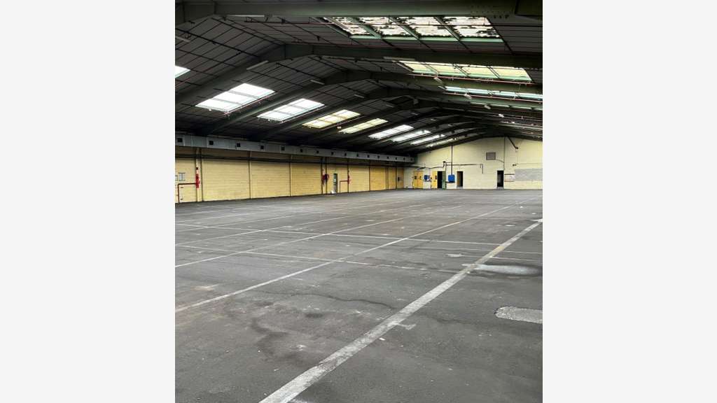 Vente entrepôt 1500m² à Rouen bordure de Seine