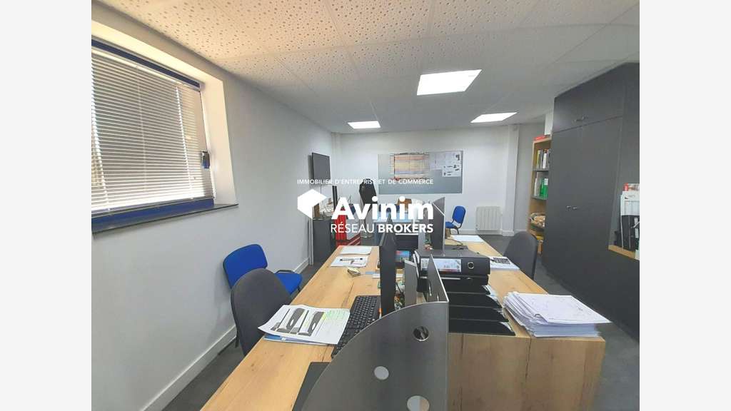 Très beau local 1100m² à vendre à l'Est d'Orléans