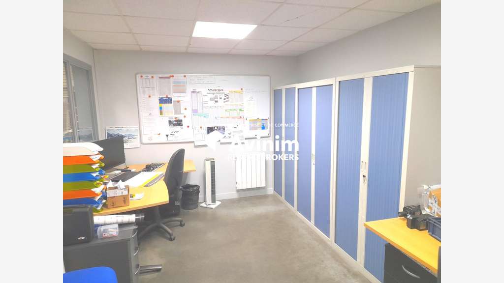 Très beau local 1100m² à vendre à l'Est d'Orléans