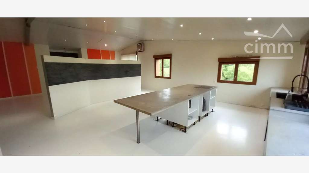 Vente grand entrepôt 662m² bien situé à Contres