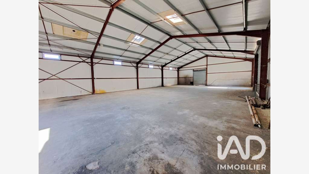 Vente 2 entrepôts de stockage 1230m² à Luquet