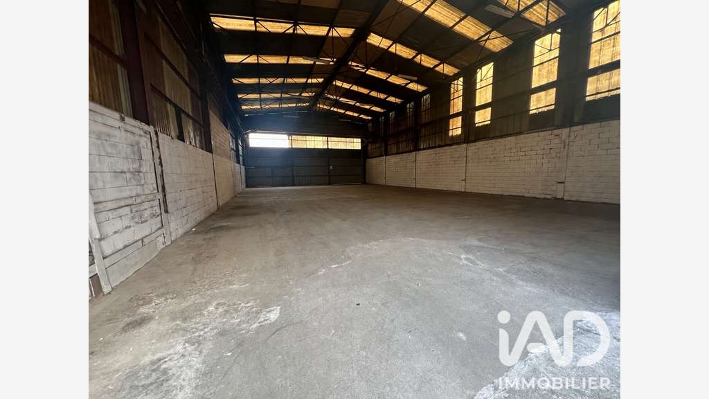 Vente 3 entrepôts et bâtiment à Vitry-sur-Seine