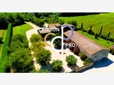 Cède grand domaine de 700m² aux portes d’Avignon
