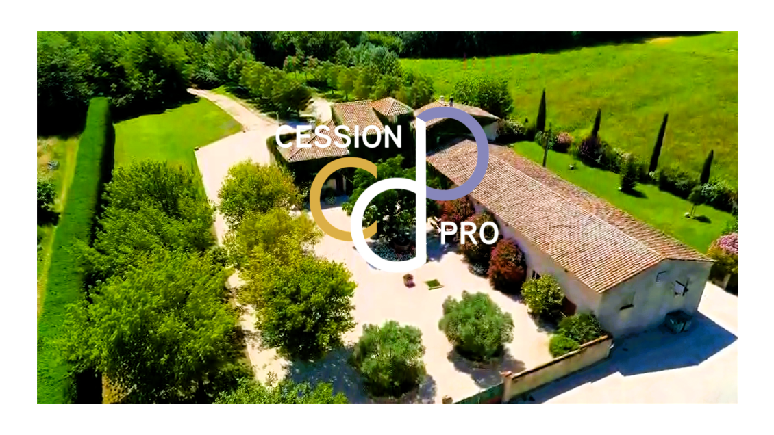 Cède grand domaine de 700m² aux portes d’Avignon