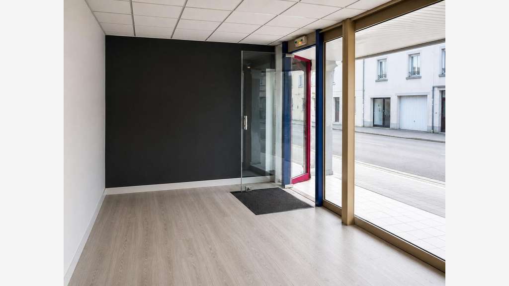 AV local commercial 25m² Lanester rue passante