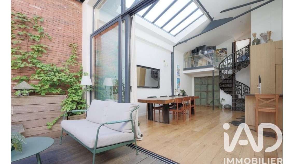 AV loft avec patio intérieur 142m² à Argenteuil
