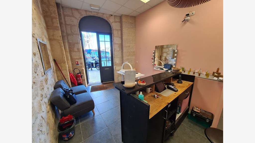 Local commercial 24m² à vendre Bordeaux St Michel