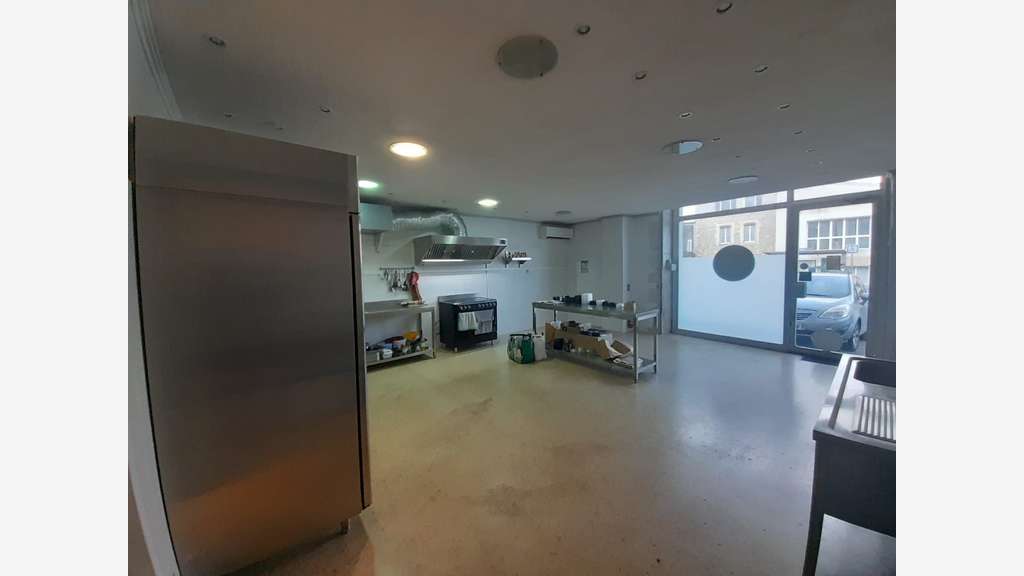 A vendre local commercial 45m² à La Coucourde N7