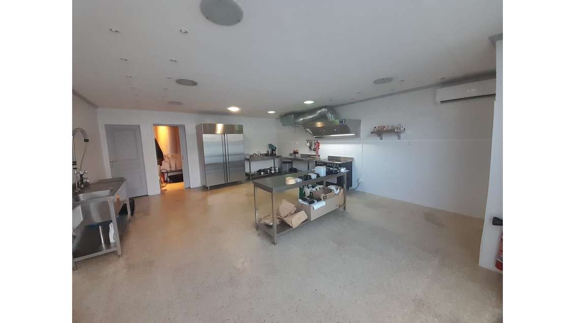 A vendre local commercial 45m² à La Coucourde N7