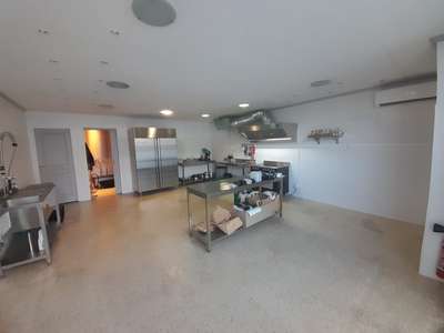A vendre local commercial 45m² à La Coucourde N7
