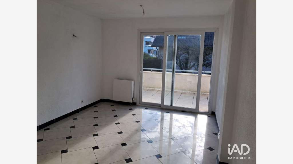 Vente local commercial 90m² à Divonne-les-Bains