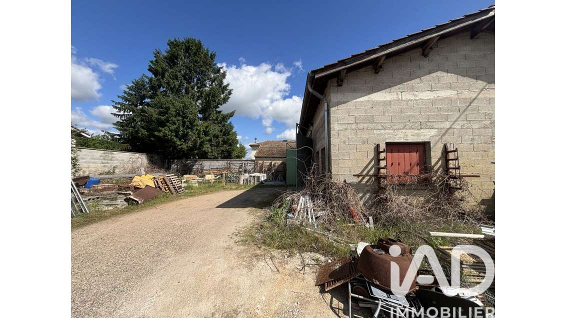 AV maison entrepôt de 110m² cadre calme à Dracé 