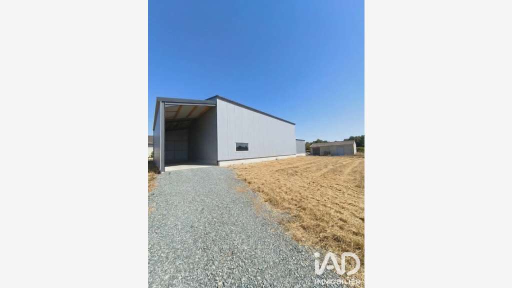 Vente entrepôt stockage 1700m² à La Possonnière