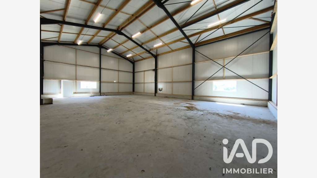 Vente entrepôt stockage 1700m² à La Possonnière