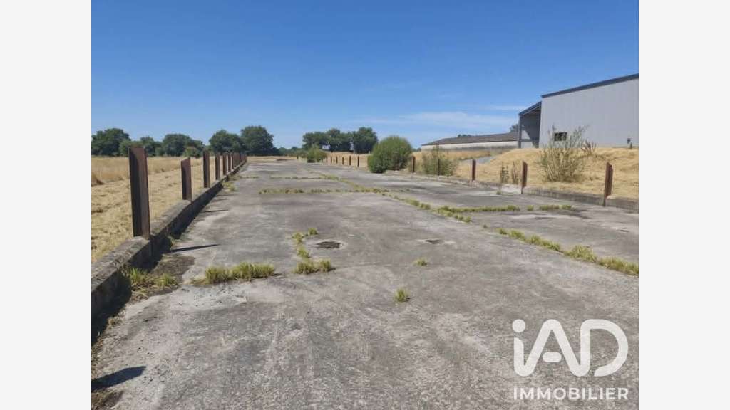 Vente entrepôt stockage 1700m² à La Possonnière
