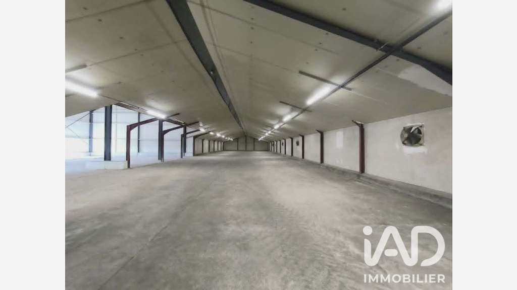Vente entrepôt stockage 1700m² à La Possonnière