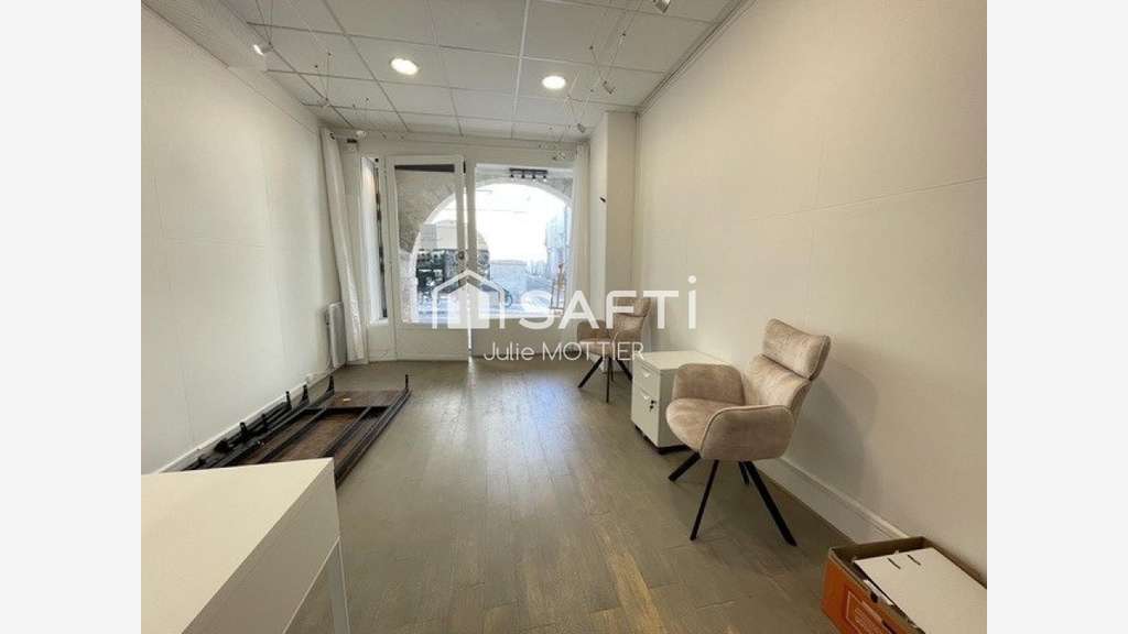 AV local commercial 20m² vitrine RDC La Rochelle