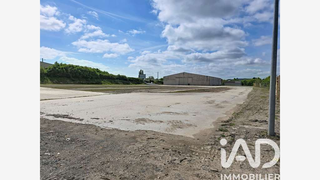 Vente bâtiment 1080m² sur 8000m² à Mozé-sur-Louet