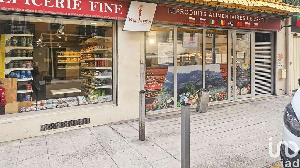 Vente boutique 92m² à Nice Port Rue Smolett