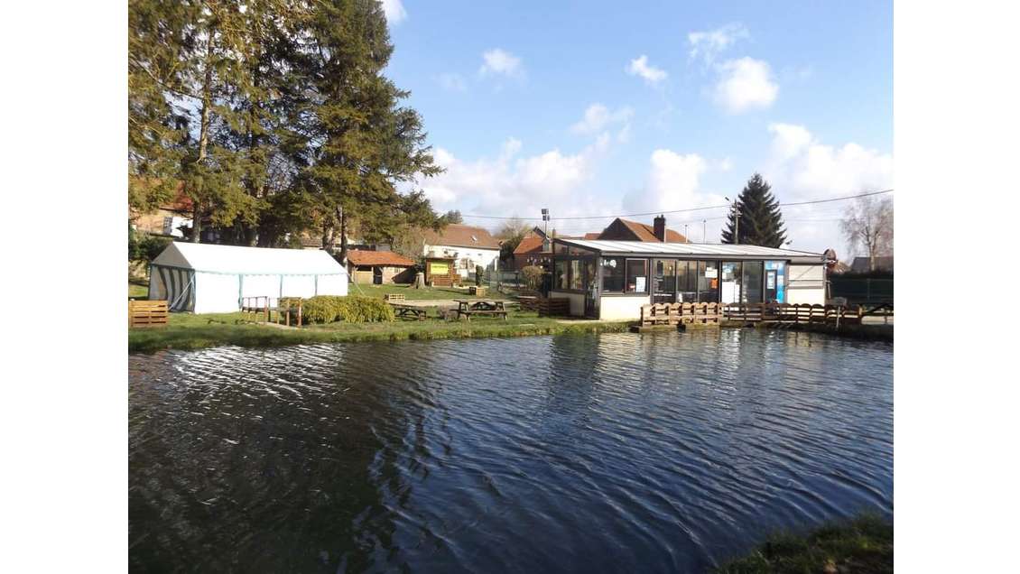 A vendre camping avec étang de pêche 60400 Noyon