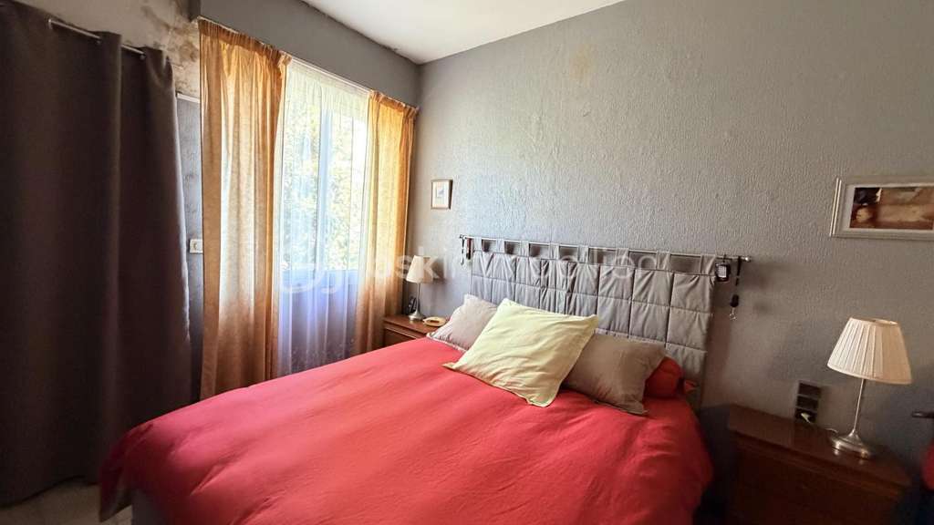 Vente local avec terrain constructible à Pézilla